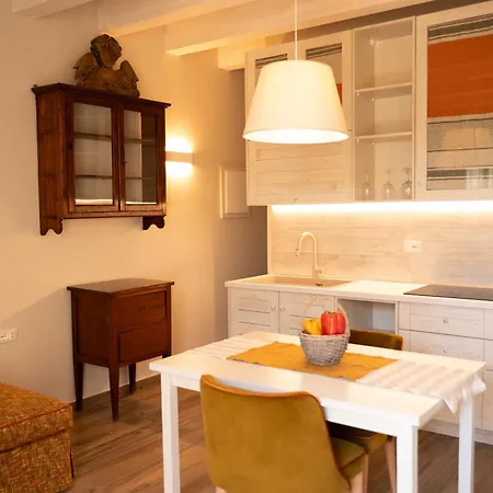 Il Vecchio Ippocastano (adults Only) *