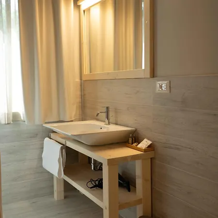 Il Vecchio Ippocastano (adults Only) *