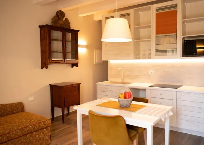 Il Vecchio Ippocastano (adults Only) カーシャ