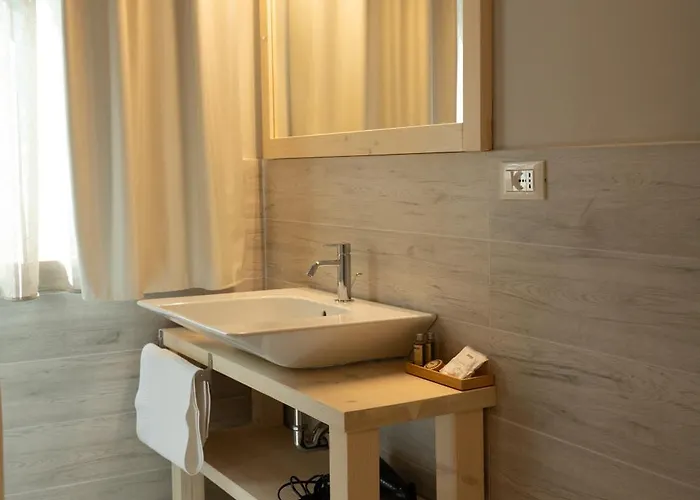 Il Vecchio Ippocastano (adults Only) *